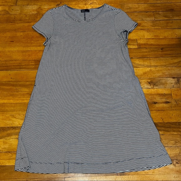 GAP Dresses & Skirts - ⭐️3/$24 - $9.99 ship⭐️ - GAP A-Line, Short Sleeve, Blue & White Tee Shirt - M
